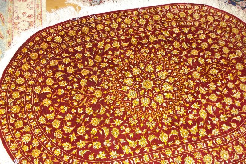 Oval Red & Gold Qum