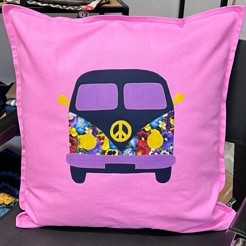 Kissen mit Applikation „Bulli“