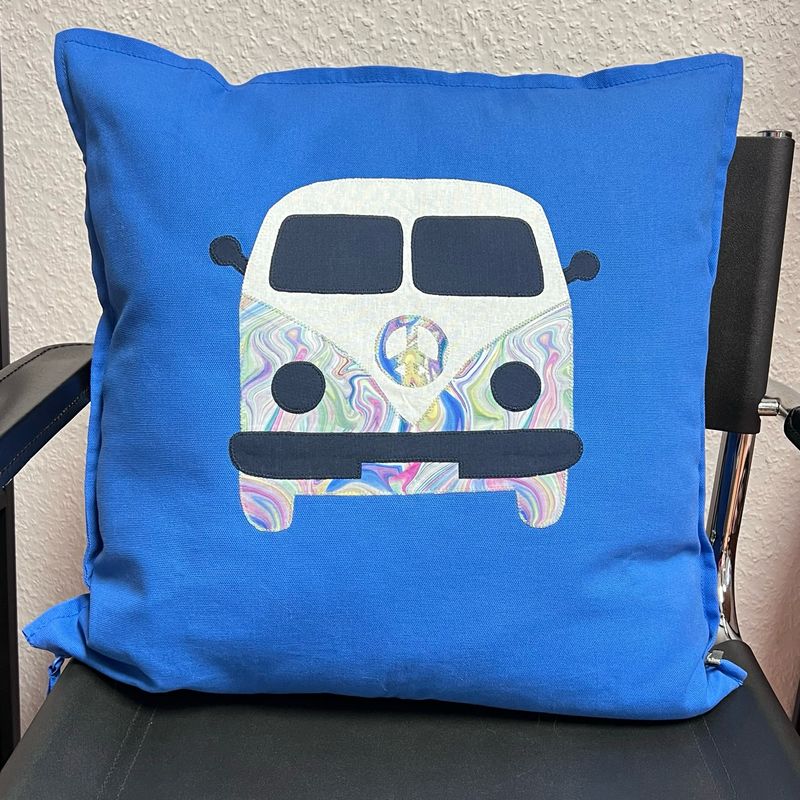 Kissen mit Applikation „Bulli“