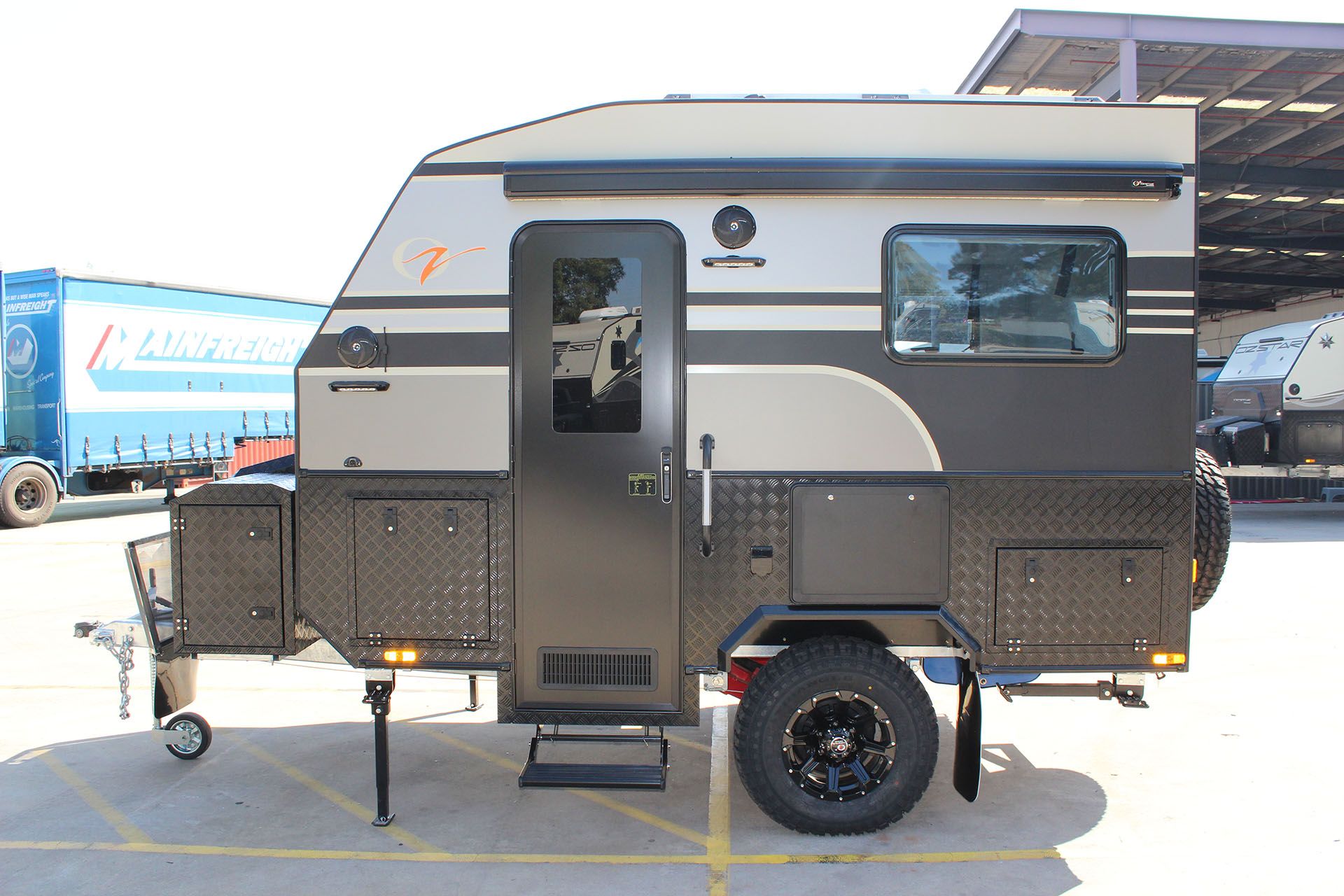 OZ STAR Dingo Series - 11FT SALOON