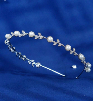 Filigraner Haarreifen aus Perlen