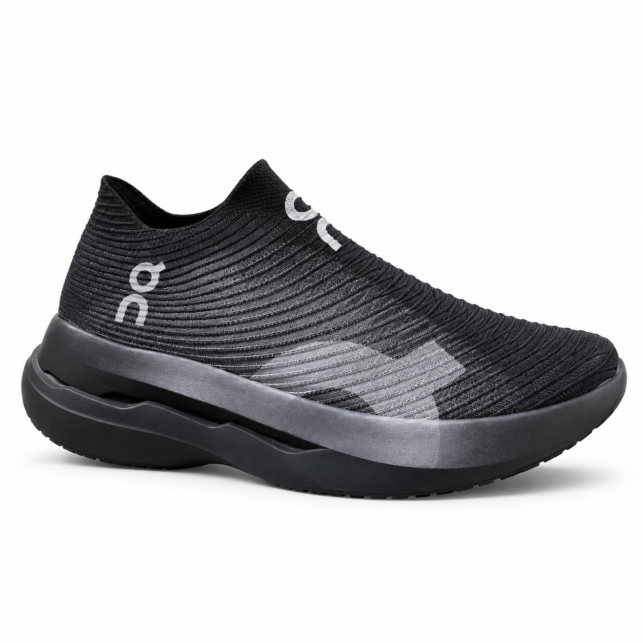 On LightSpray Cloudboom Strike – Black/Grey - product view 1