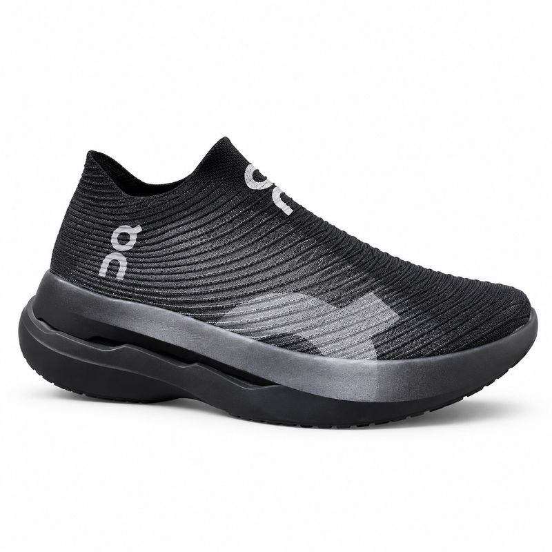 On LightSpray Cloudboom Strike – Black/Grey - product view 1
