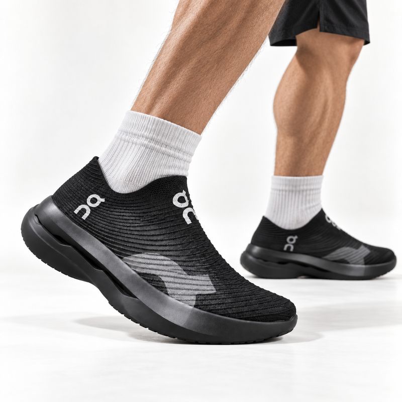 On LightSpray Cloudboom Strike – Black/Grey