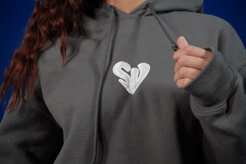 Tudo Passa Grey Hoodie – White Embroidery