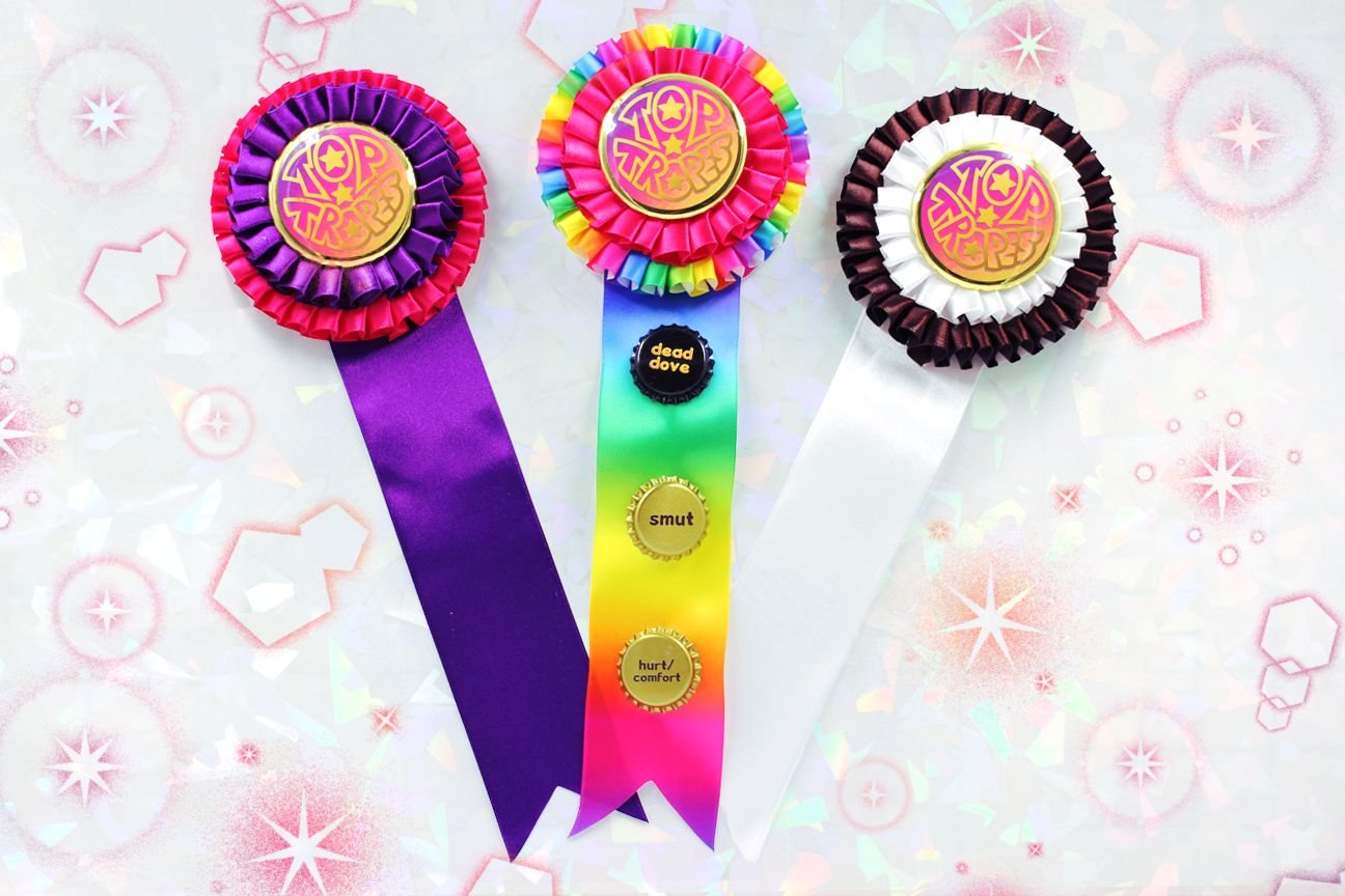 TOP TROPES RIBBONS AND PINS