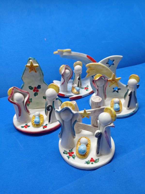 Piccoli presepi decorativi, contattare per i modelli e le dimensioni.