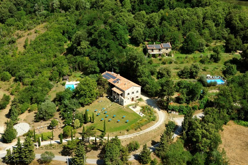 Book holidays or events amongst our irises/Prenotare vacanze o feste tra le iride