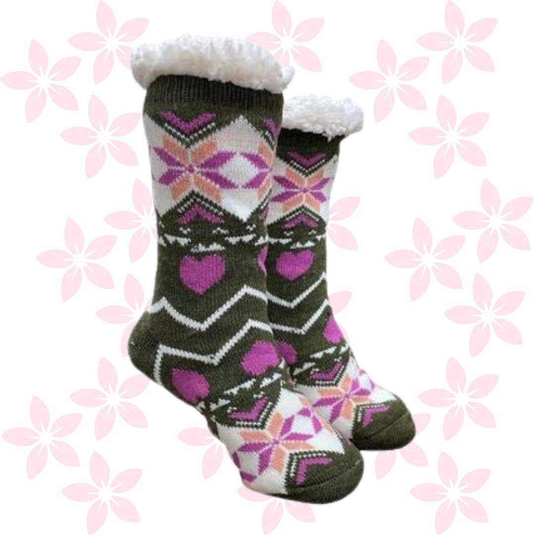 Women&#39;s Green Plush Sherpa Pink Heart Socks