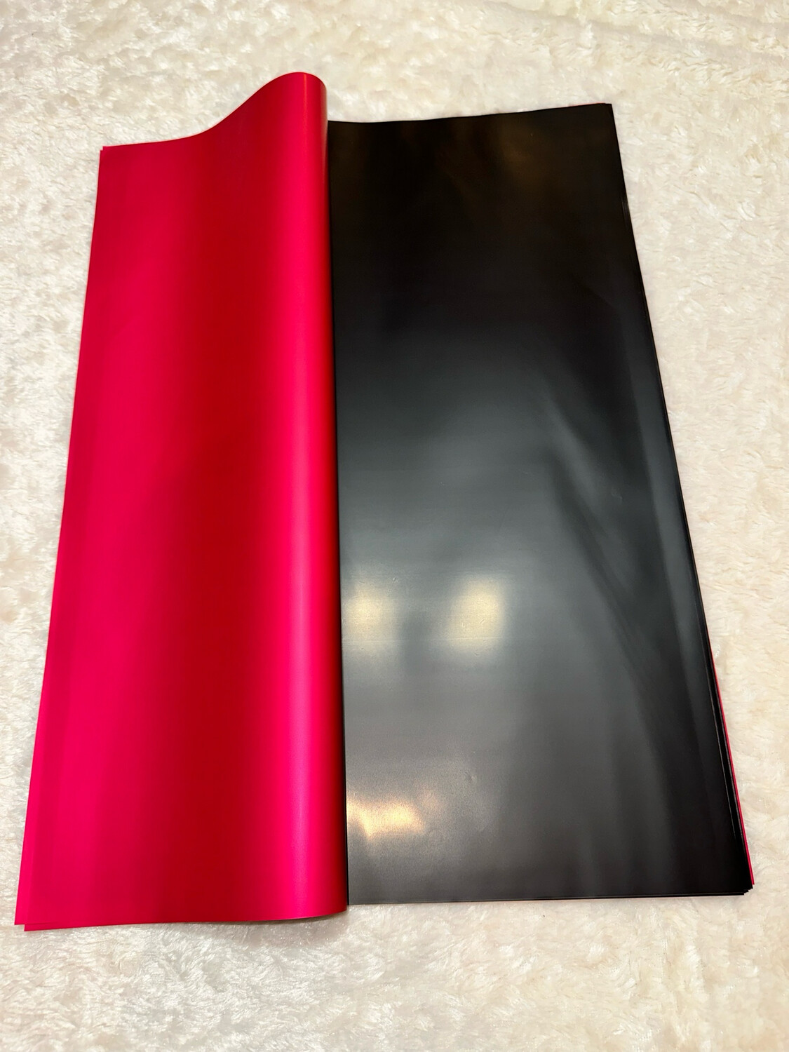 Plain black and red/20 sheets per pack