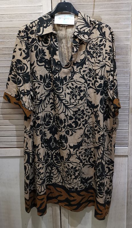 Robe à motifs noirs