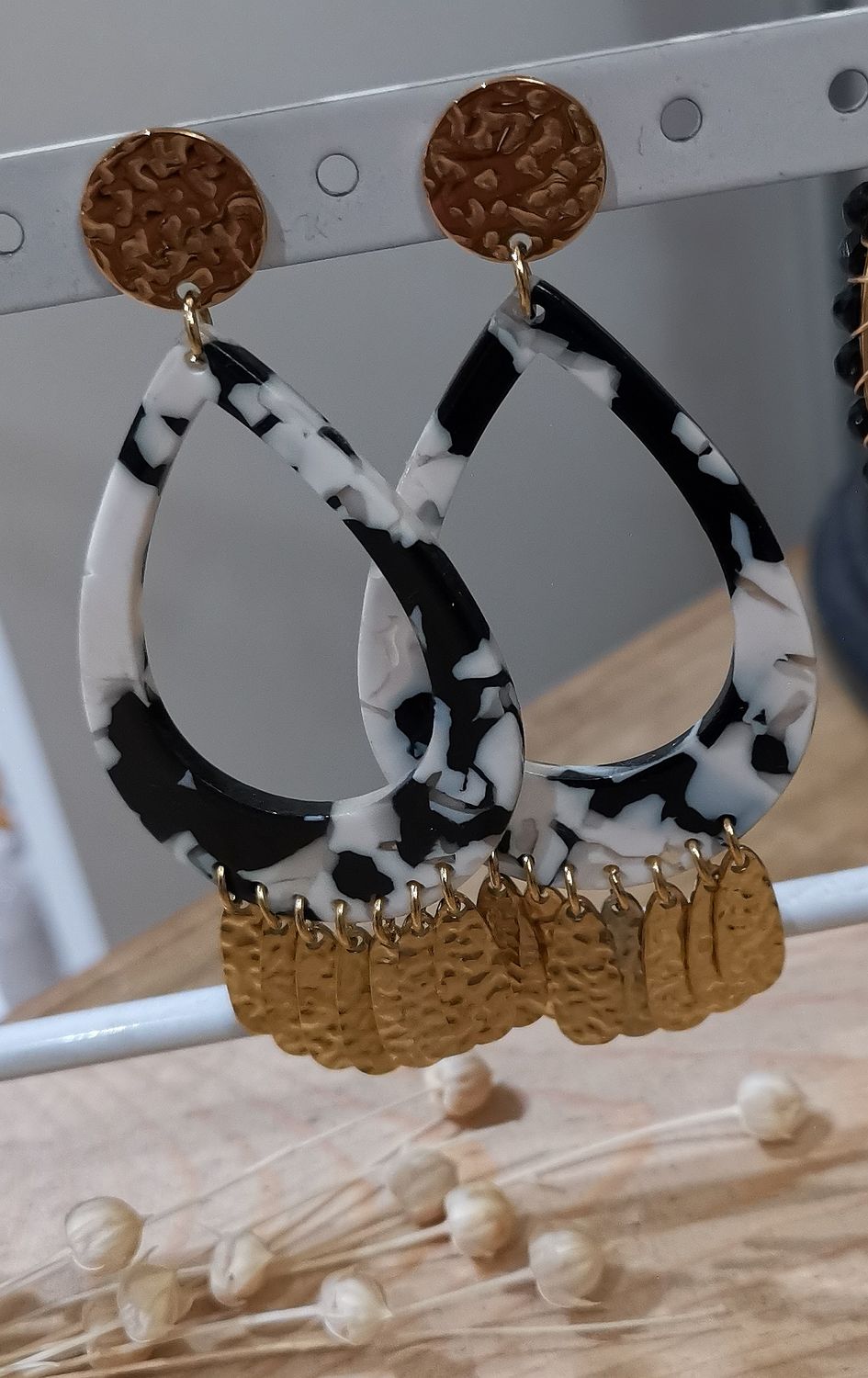 Boucles d&#39;oreilles en acier inoxydable, blanches, noires et dorées en résine