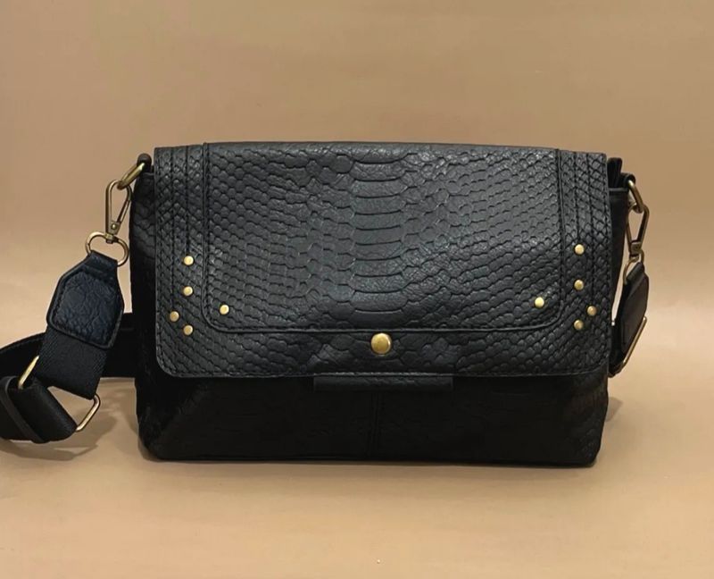 Sac bandoulière noir avec rabat