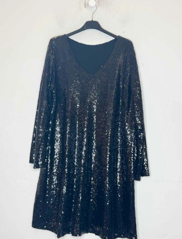 Robe noire à paillettes