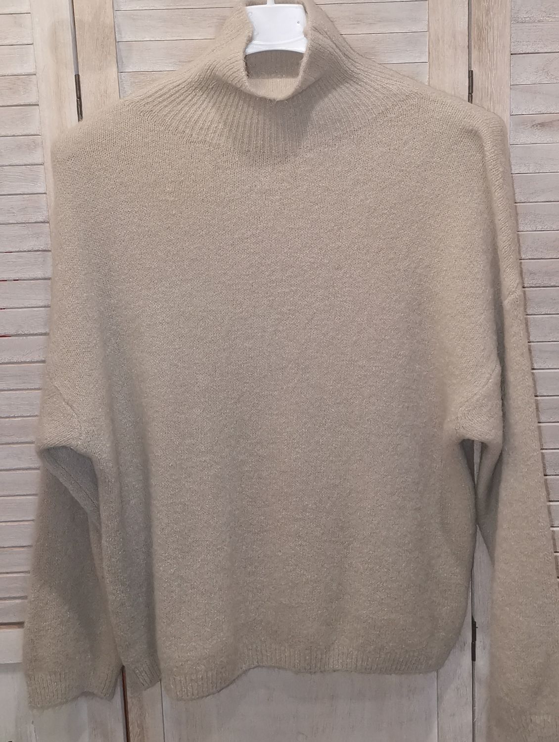 Pull beige col cheminée tout doux