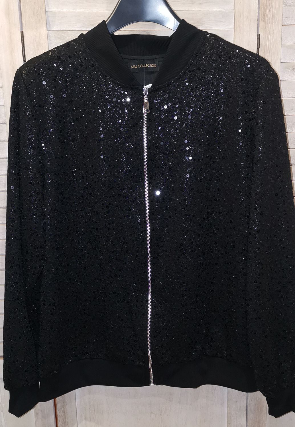 Blouson noir à paillettes