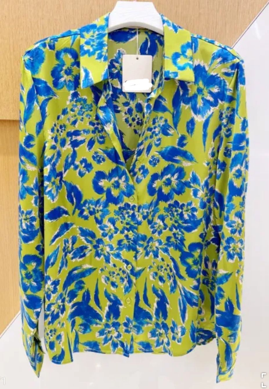 Chemisier vert et bleu
