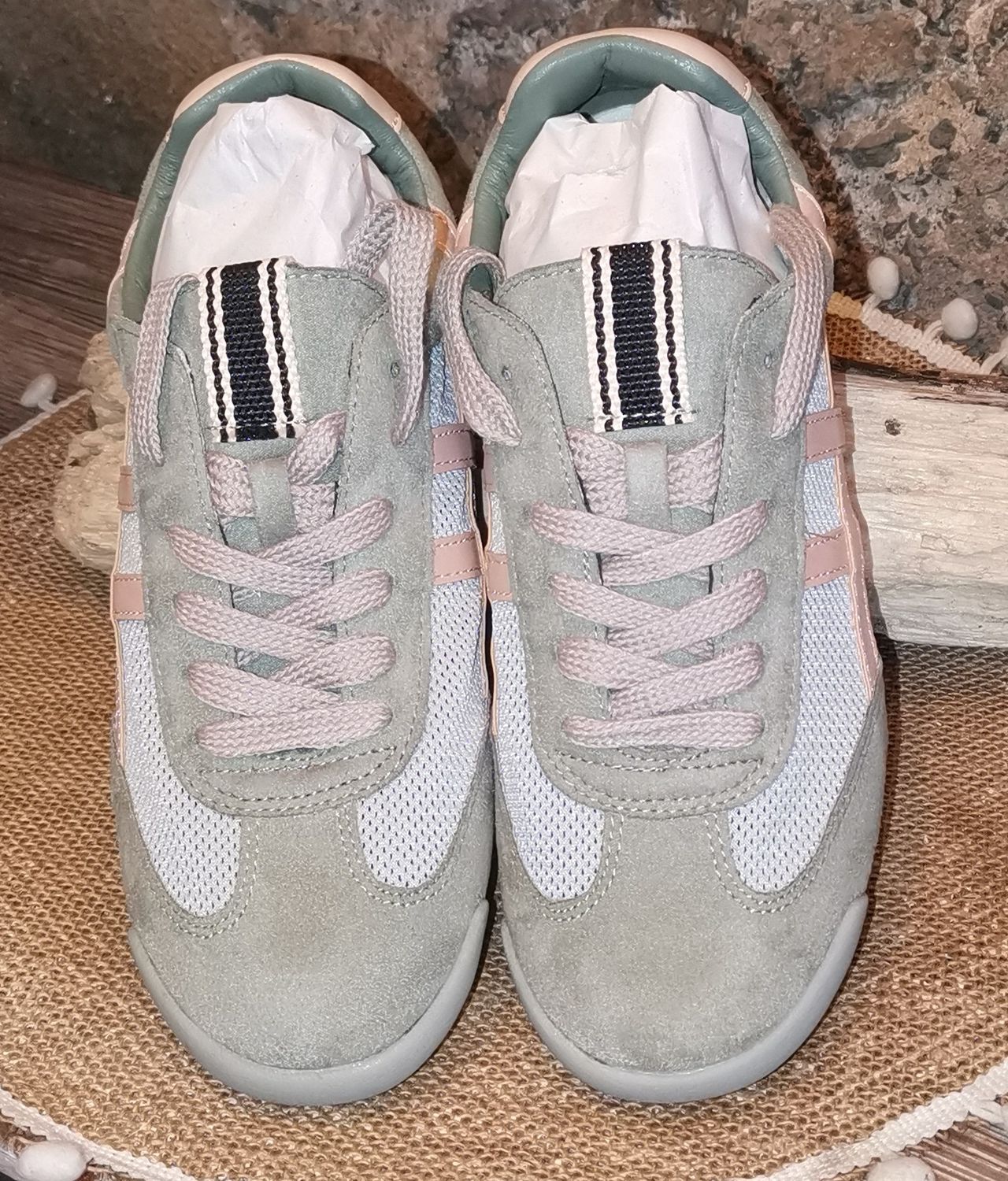 Baskets vert pale et rose