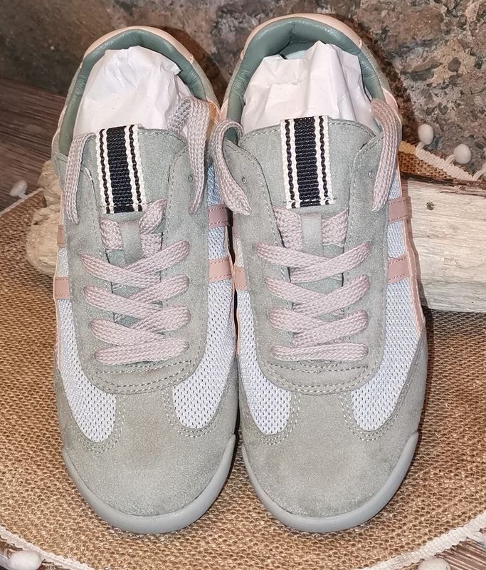 Baskets vert pale et rose