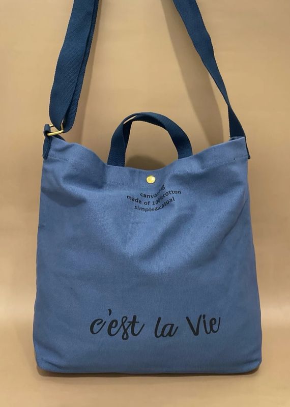 Sac bleu en toile &quot;C&#39;est la vie&quot;