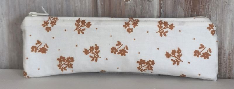 Trousse à brosse à dents blanche à fleurs