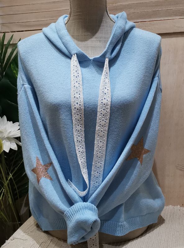 Pull à capuche bleu ciel