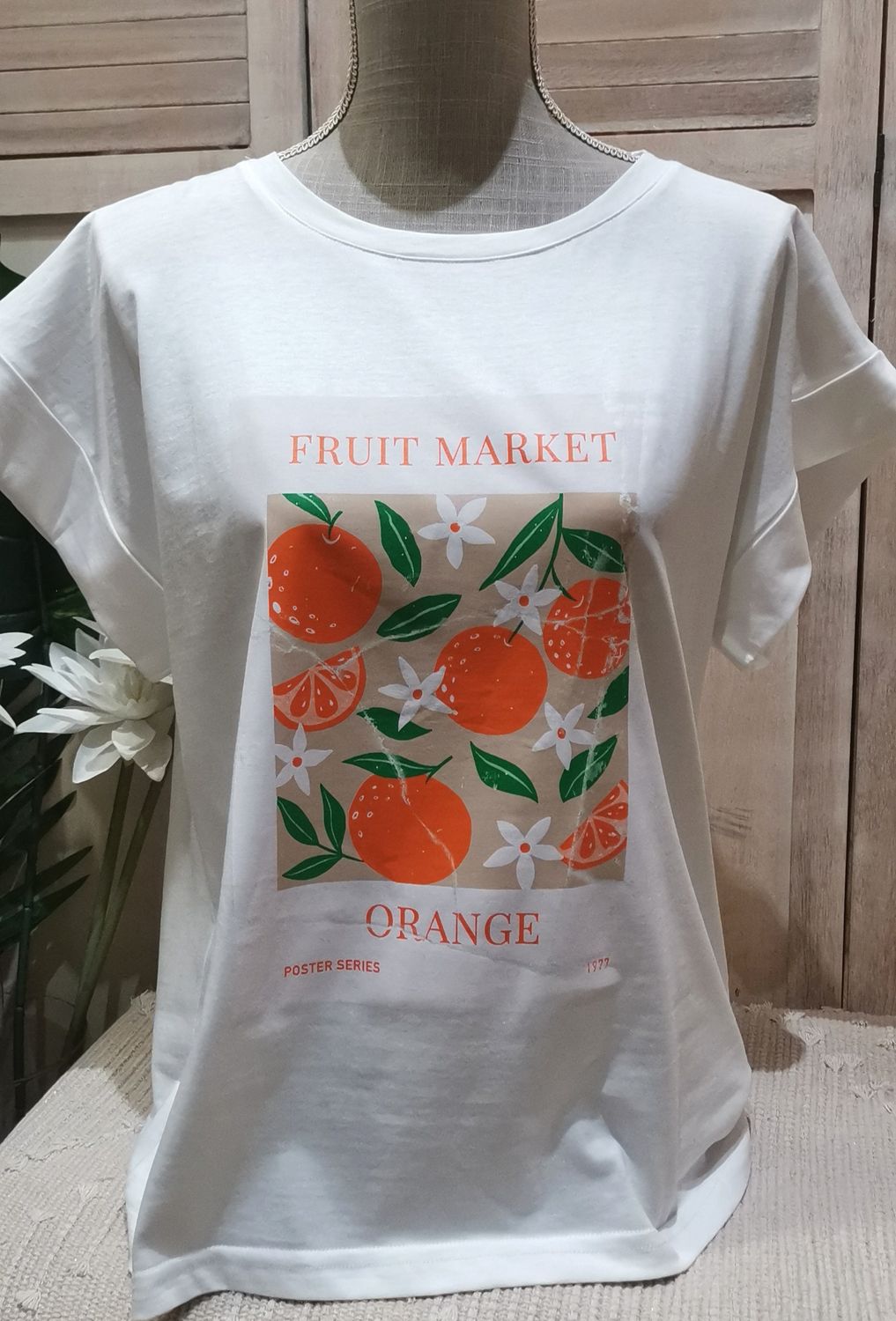 T-shirt blanc avec motifs devant