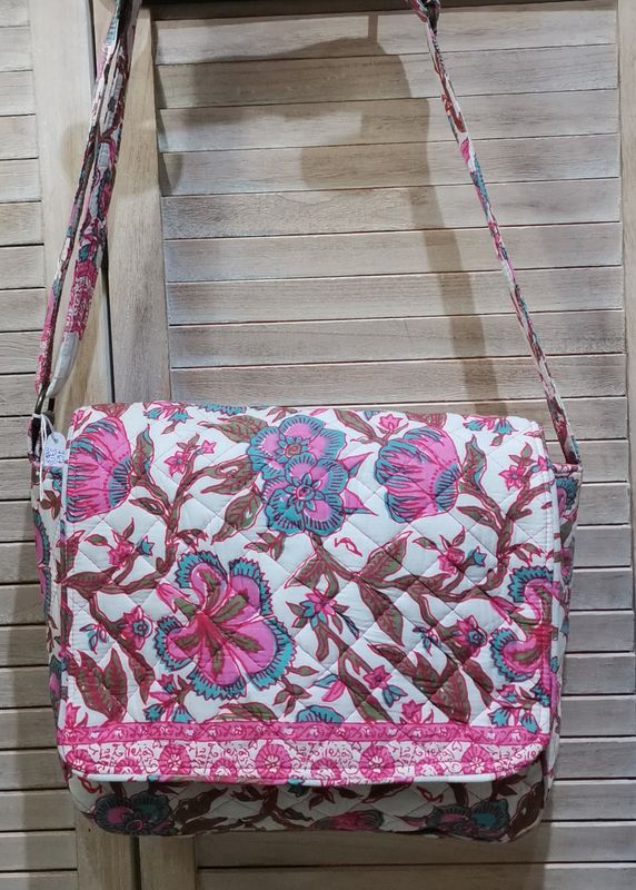 Sac a rabat en tissus fleuris blanc rose et bleu
