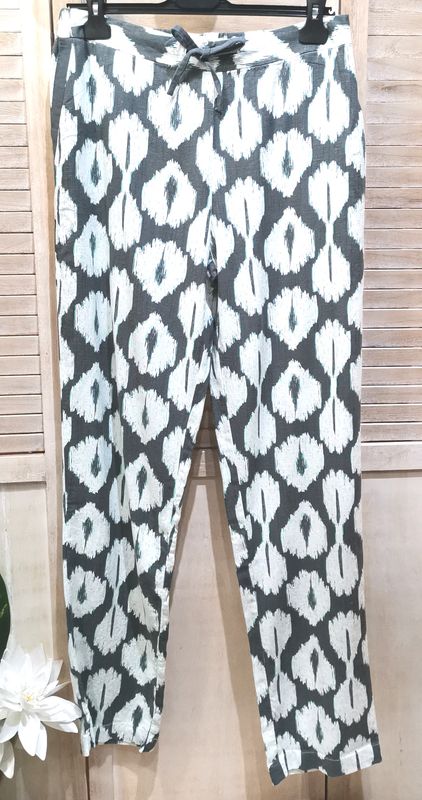 Pantalon gris à motifs