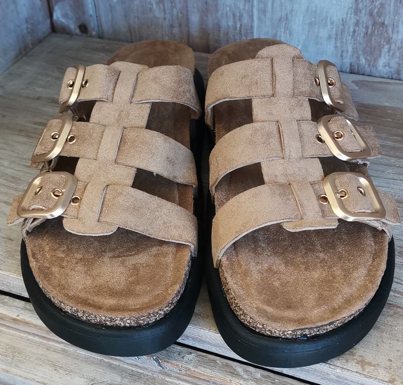 Nu pieds beige foncés