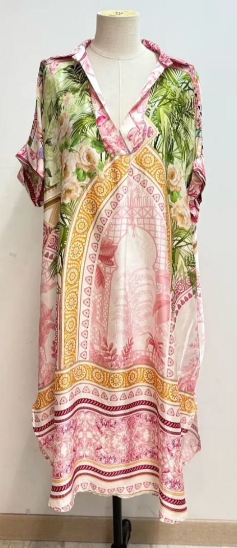 Robe à motifs rose et jaune