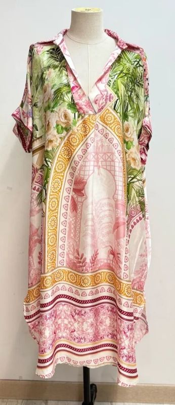 Robe à motifs rose et jaune