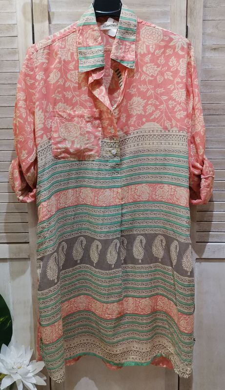 Chemise mi-longue,rose à motifs