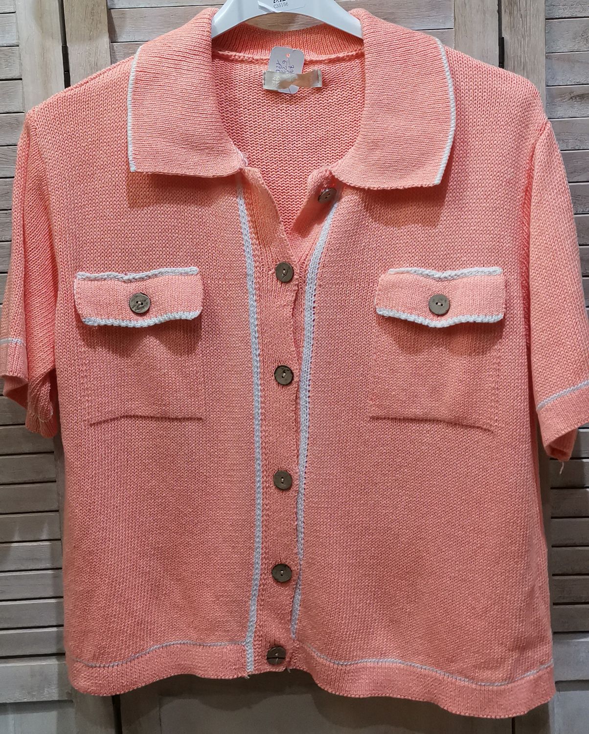 Gilet corail et blanc