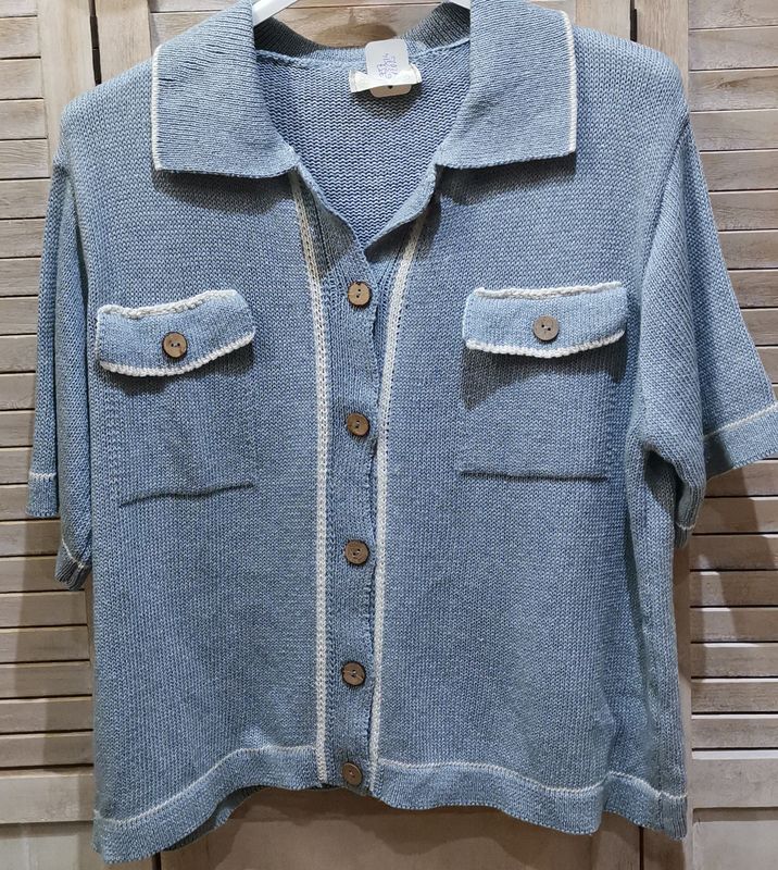 Gilet bleu et blanc
