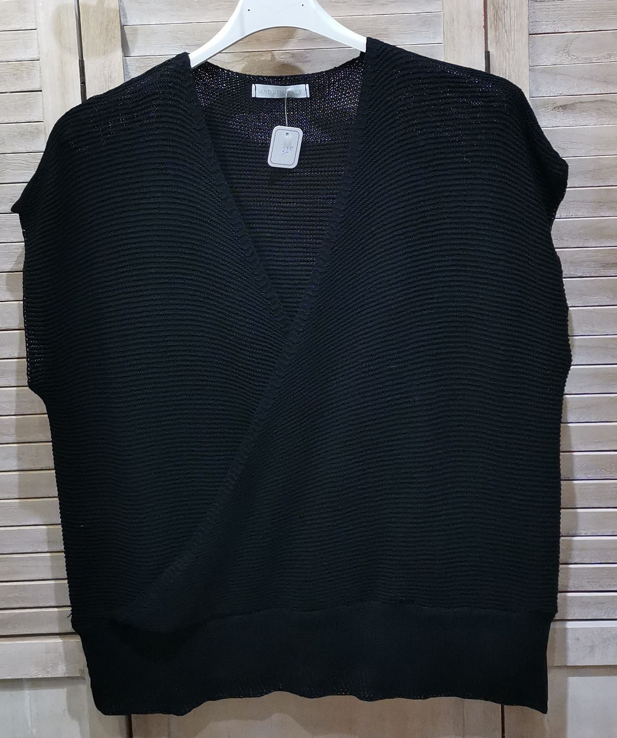 Pull noir cache coeur