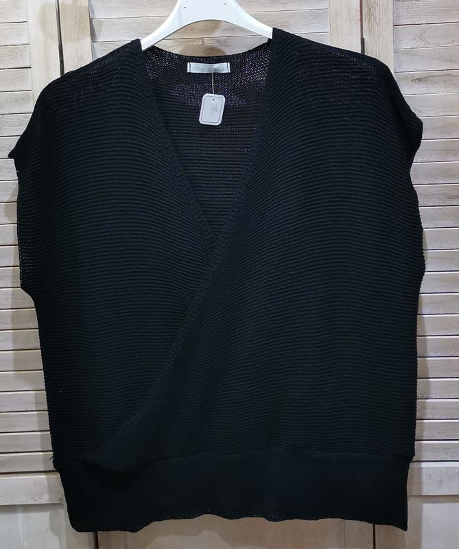 Pull noir cache coeur