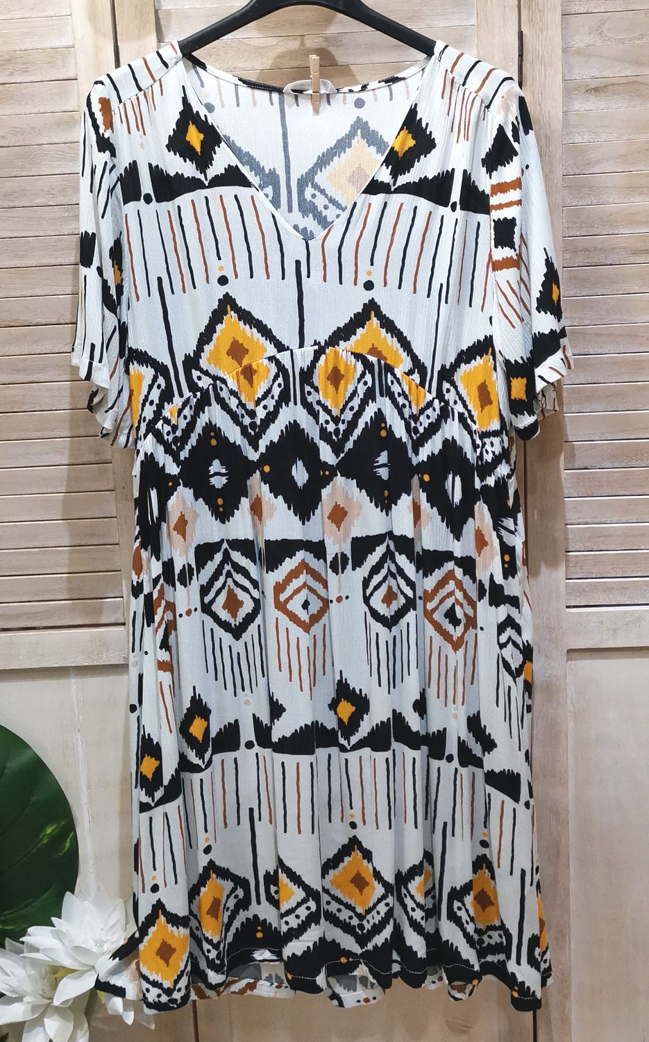 Robe blanche à motifs