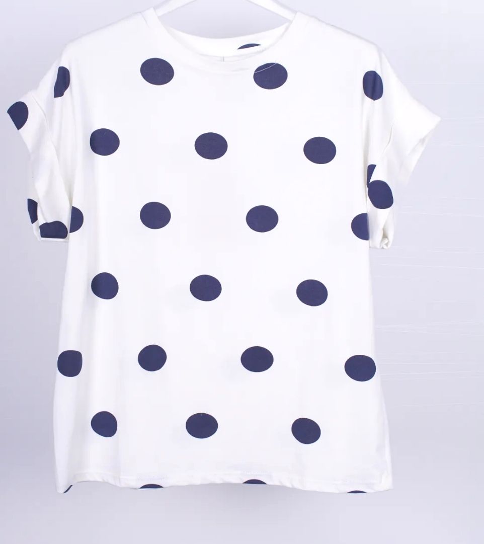 T-shirt blanc à pois bleu marine