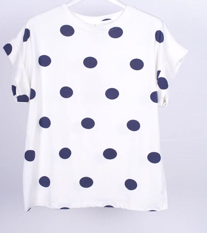 T-shirt blanc à pois bleu marine