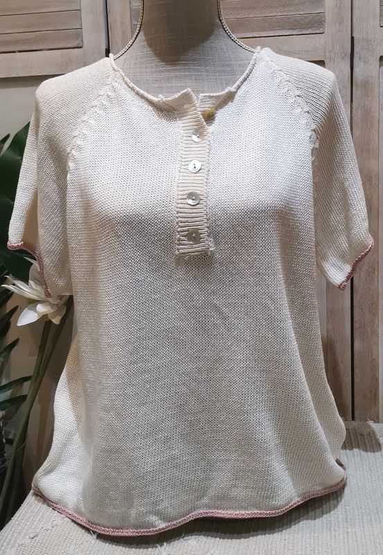 Pull crème avec son liseret rose