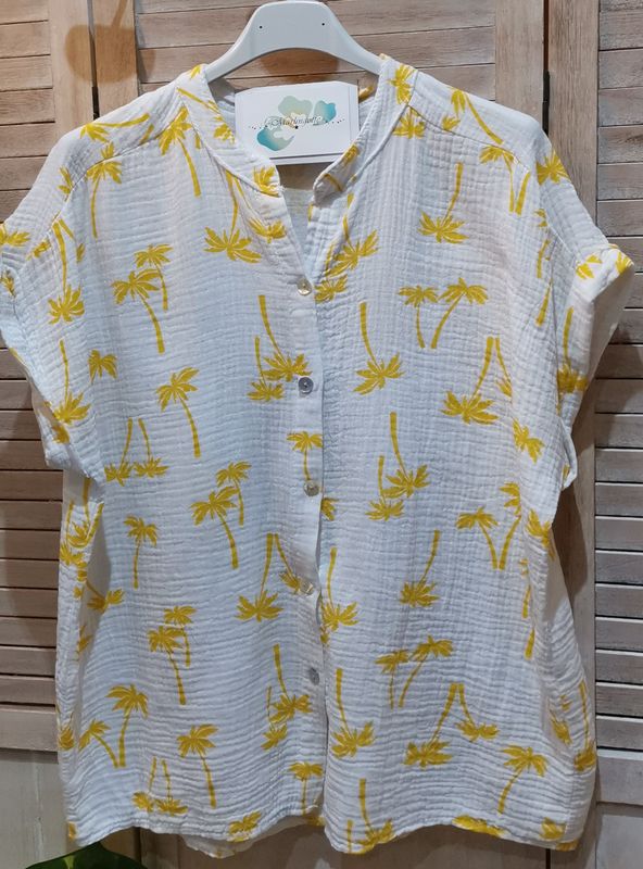 Chemise blanche avec des petits palmiers jaunes