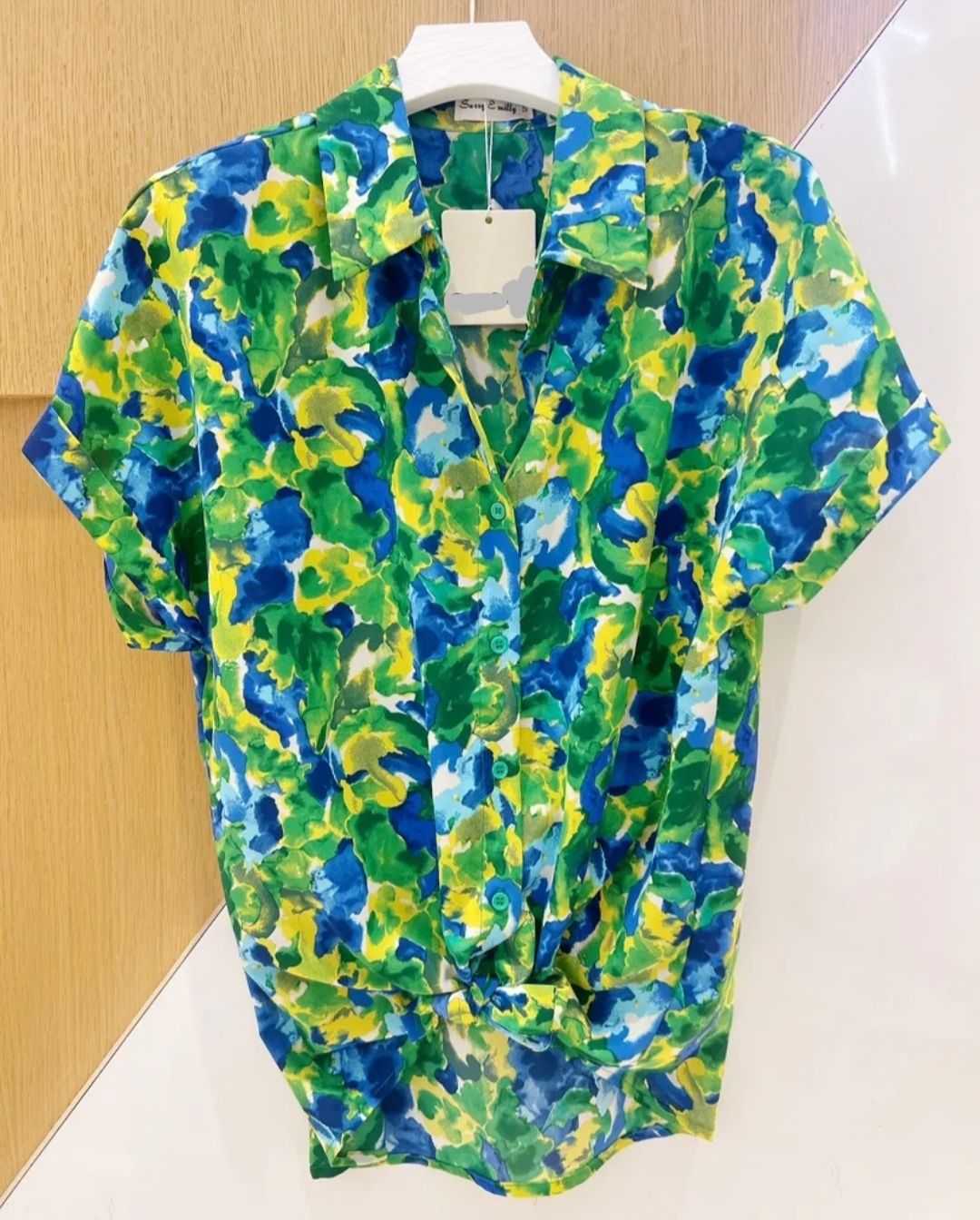 Chemise verte, bleue et jaune