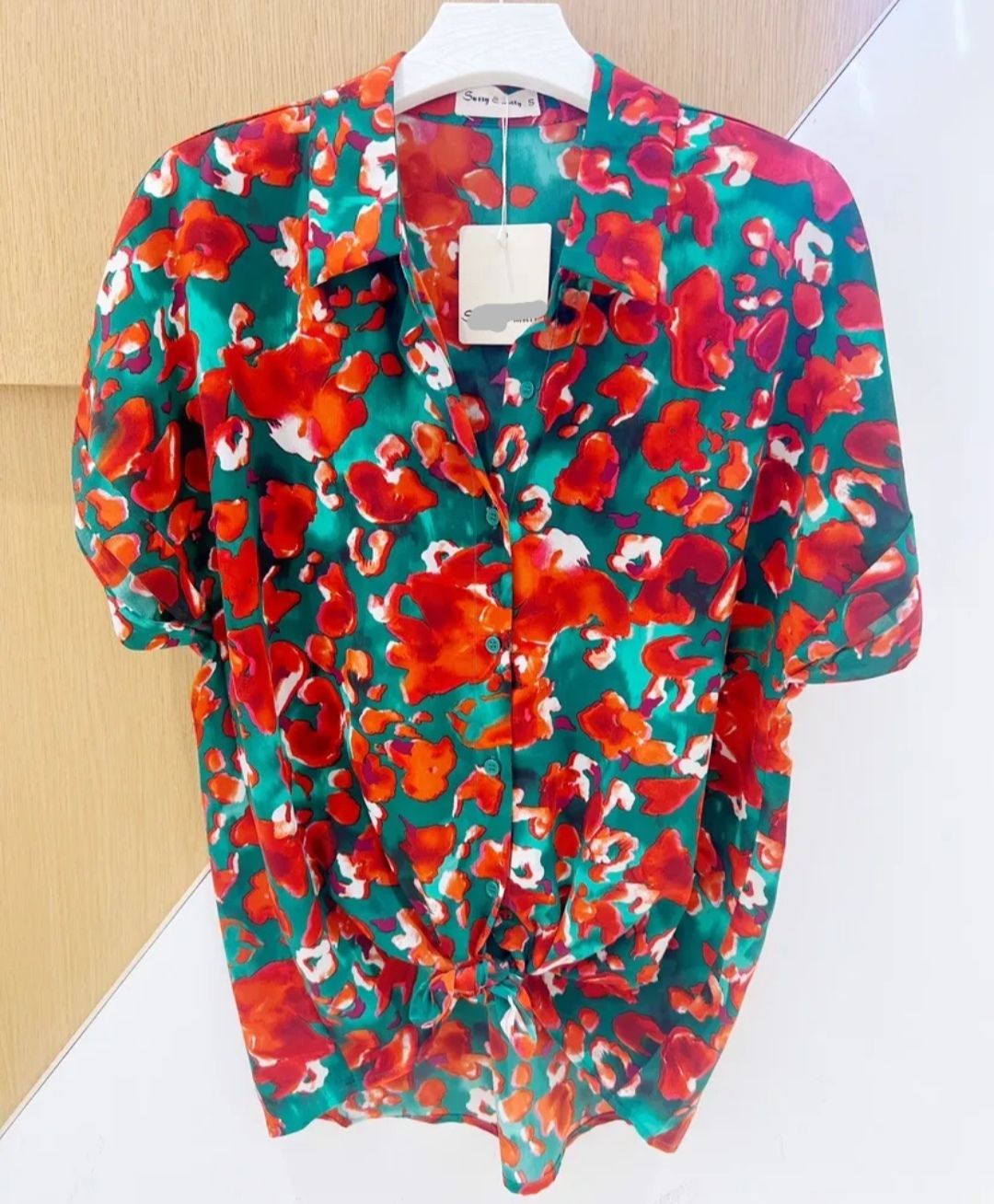 Chemise verte et orangé
