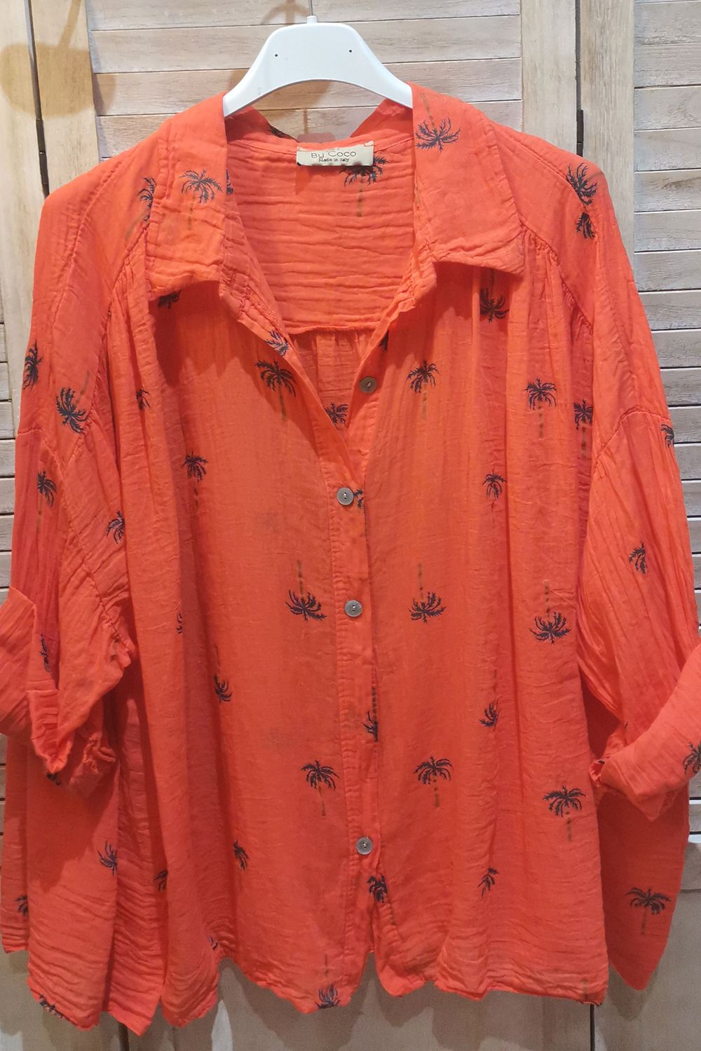 Chemise orange avec des petits palmiers