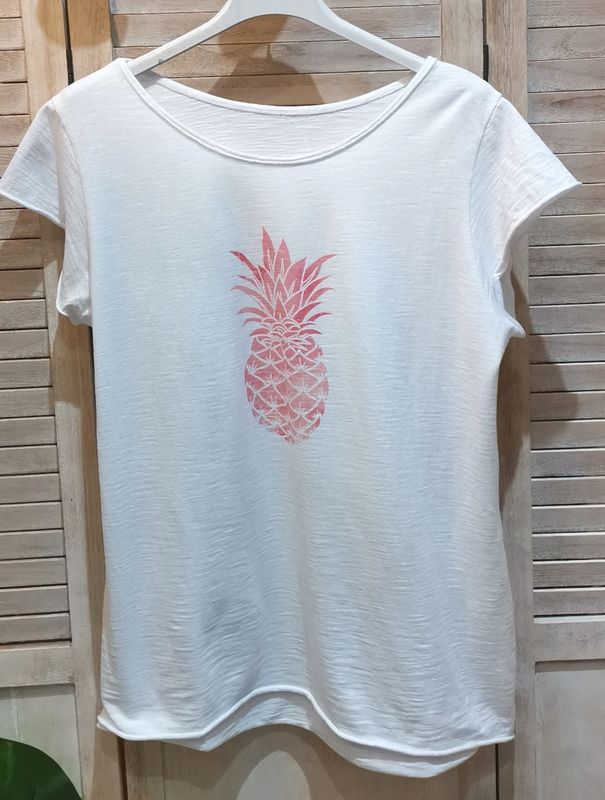 T-shirt blanc avec un ananas