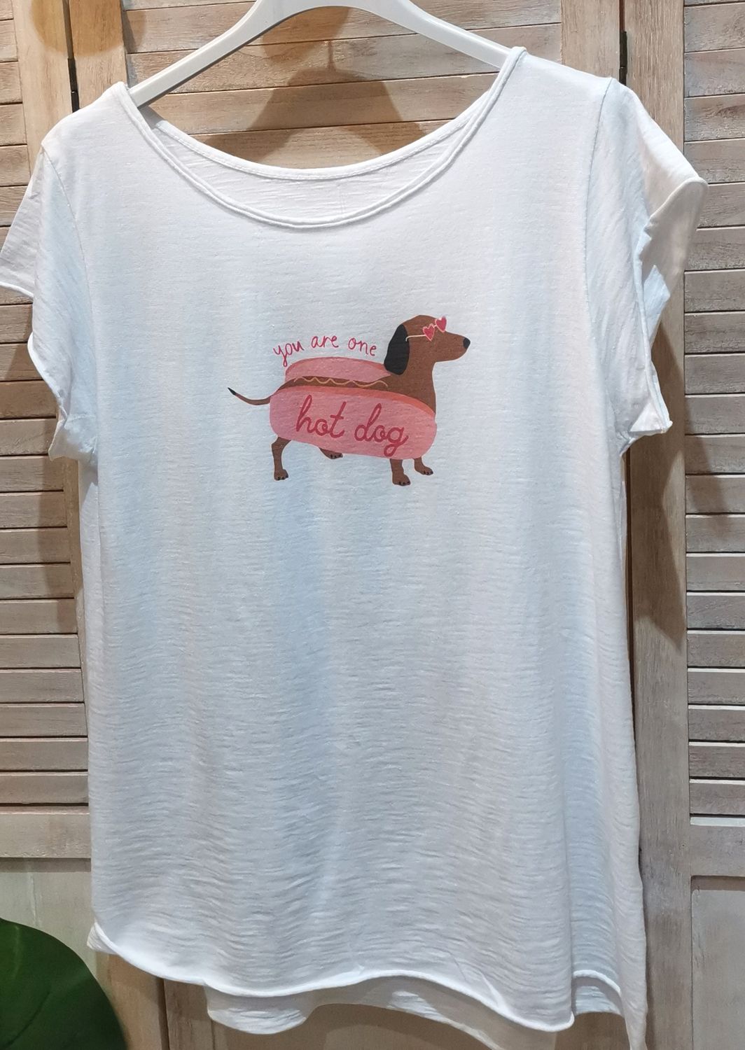 T-shirt blanc avec un chien