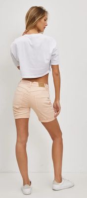 Short de couleur nude