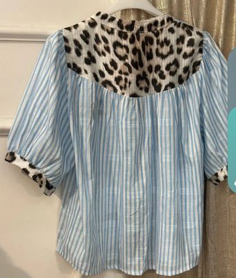 Chemise à rayures bleues et blanche avec son palmier chocolat