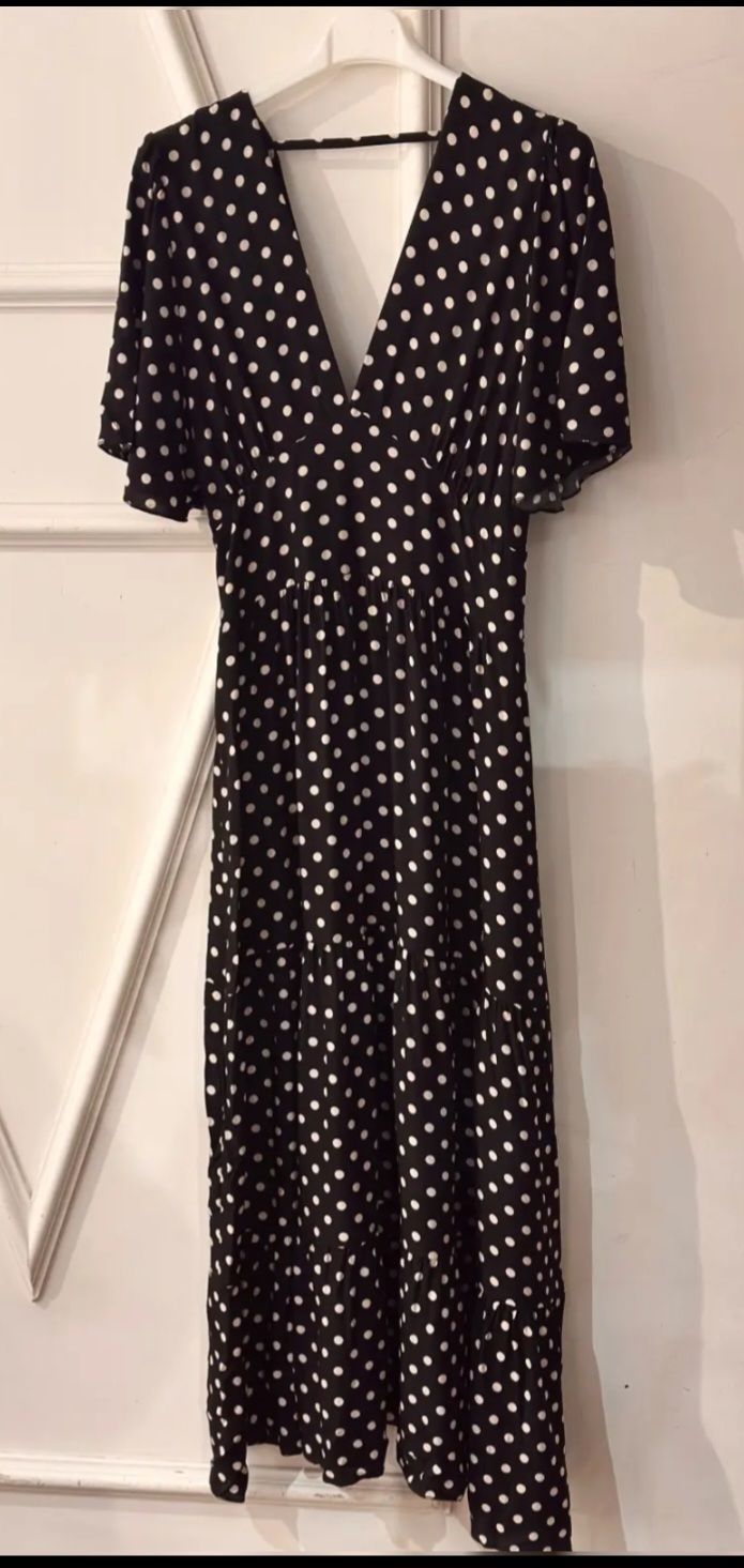 Robe longue, noire à pois blancs